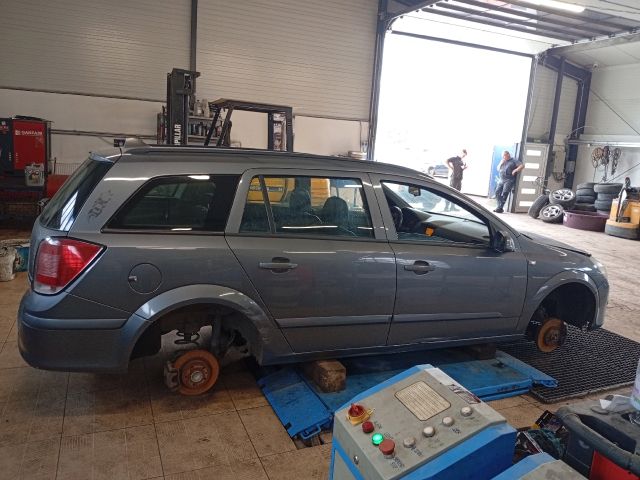 bontott OPEL ASTRA H Biztosítéktábla Motortér