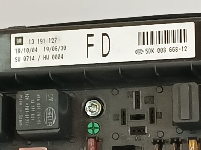 bontott OPEL ASTRA H Biztosítéktábla Motortér