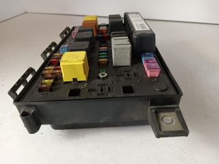 bontott OPEL ASTRA H Biztosítéktábla Motortér