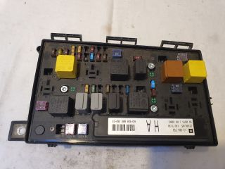 bontott OPEL ASTRA H Biztosítéktábla Motortér
