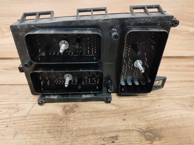 bontott OPEL ASTRA H Biztosítéktábla Motortér