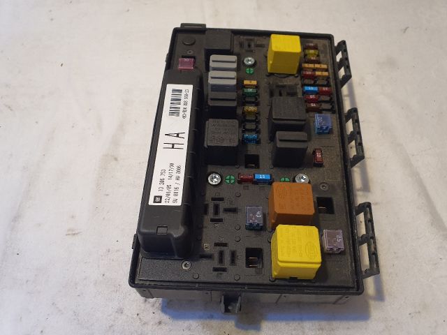 bontott OPEL ASTRA H Biztosítéktábla Motortér