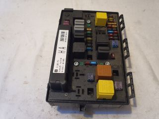 bontott OPEL ASTRA H Biztosítéktábla Motortér