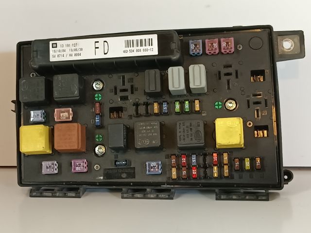 bontott OPEL ASTRA H Biztosítéktábla Motortér