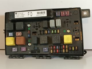 bontott OPEL ASTRA H Biztosítéktábla Motortér