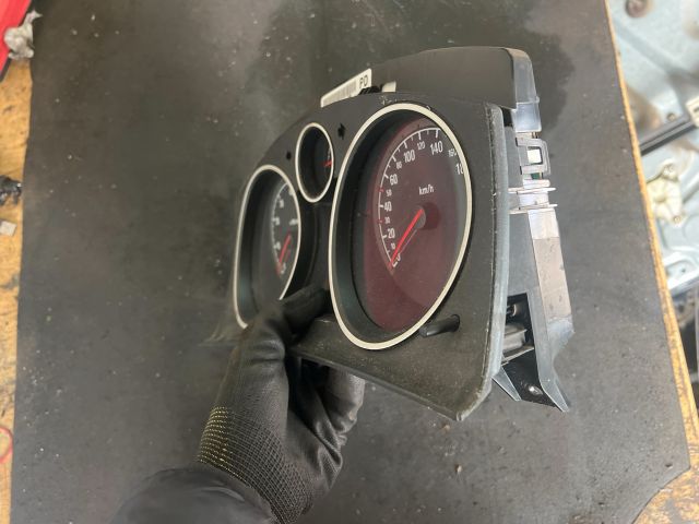 bontott OPEL ASTRA H Kilométeróra