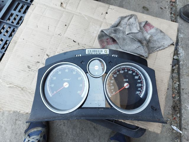bontott OPEL ASTRA H Kilométeróra