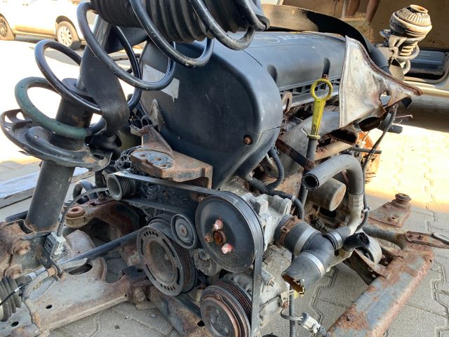 bontott OPEL ASTRA H Motor (Fűzött blokk hengerfejjel)