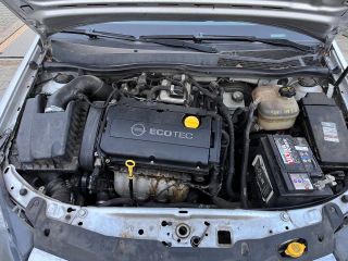 bontott OPEL ASTRA H Motor (Fűzött blokk hengerfejjel)