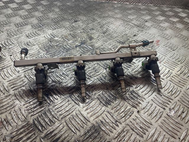 bontott OPEL ASTRA H Porlasztó Sor / Híd