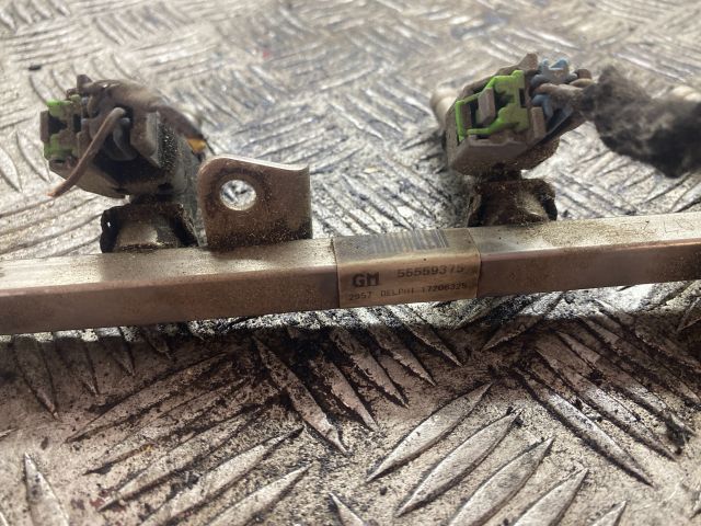 bontott OPEL ASTRA H Porlasztó Sor / Híd