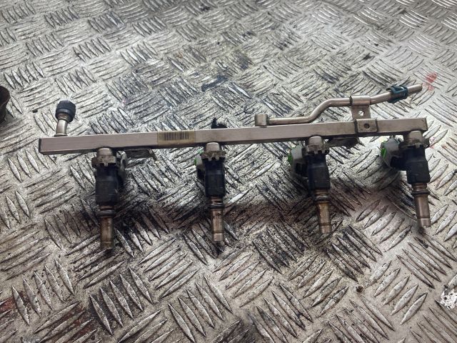 bontott OPEL ASTRA H Porlasztó Sor / Híd