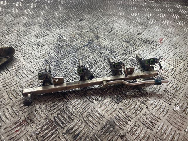 bontott OPEL ASTRA H Porlasztó Sor / Híd