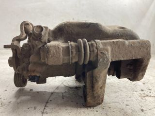 bontott OPEL ASTRA H Bal hátsó Féknyereg Munkahengerrel