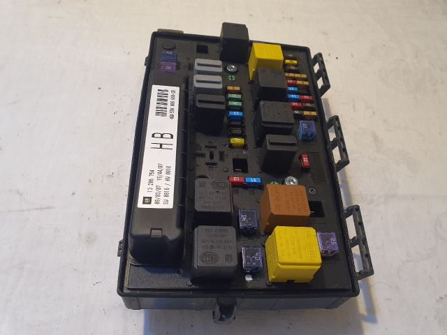 bontott OPEL ASTRA H Biztosítéktábla Motortér