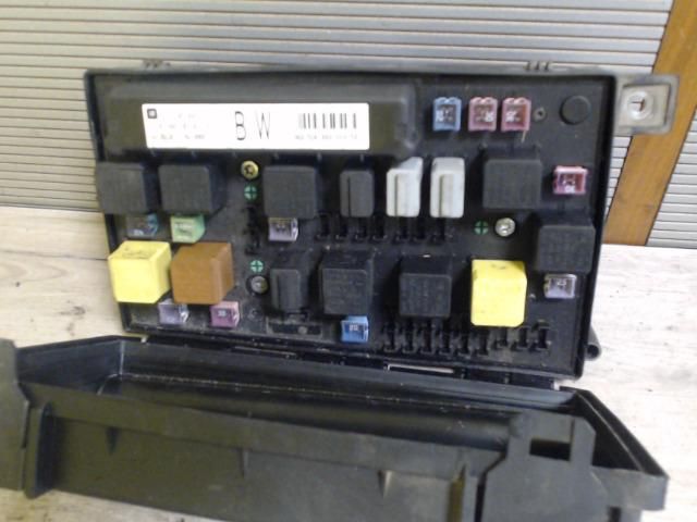 bontott OPEL ASTRA H Biztosítéktábla Motortér