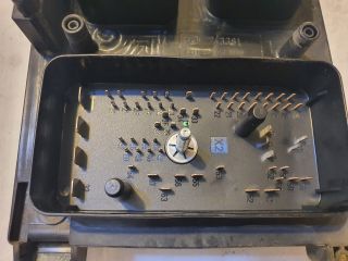 bontott OPEL ASTRA H Biztosítéktábla Motortér