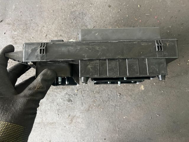 bontott OPEL ASTRA H Biztosítéktábla Motortér