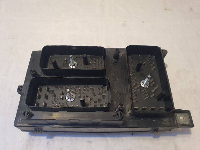 bontott OPEL ASTRA H Biztosítéktábla Motortér