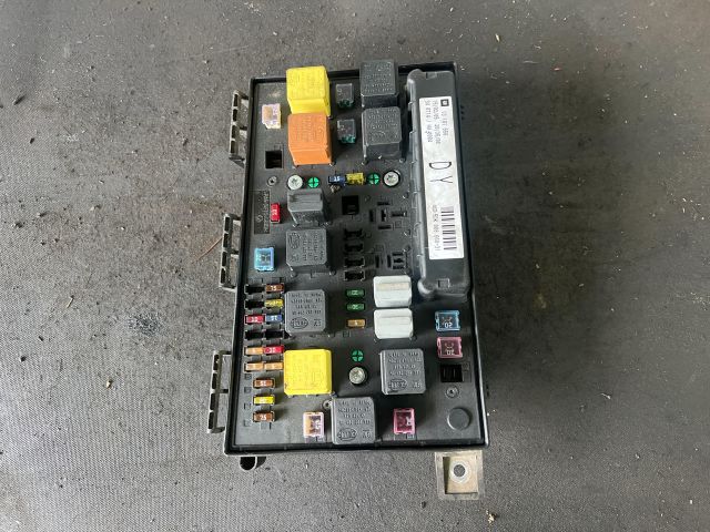 bontott OPEL ASTRA H Biztosítéktábla Motortér