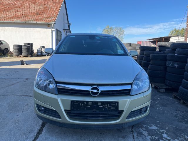 bontott OPEL ASTRA H Biztosítéktábla Motortér