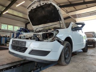 bontott OPEL ASTRA H Biztosítéktábla Motortér