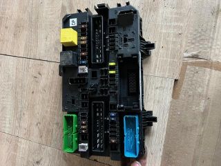 bontott OPEL ASTRA H Biztosítéktábla Motortér