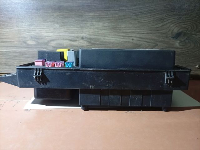 bontott OPEL ASTRA H Biztosítéktábla Motortér