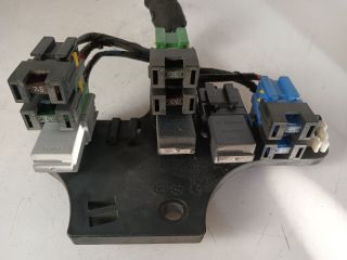 bontott OPEL ASTRA H Biztosítéktábla Motortér