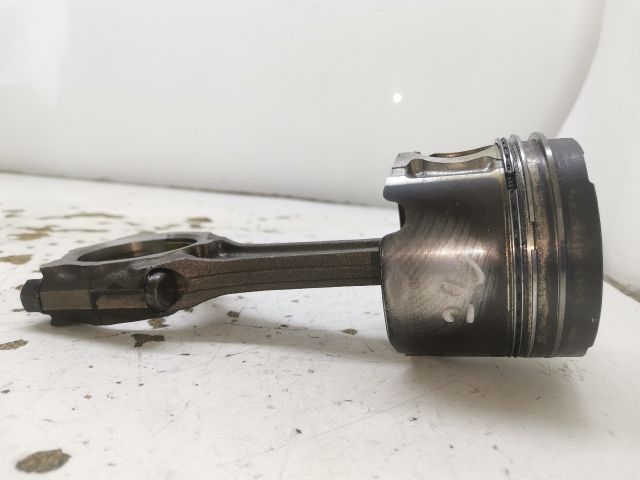 bontott OPEL ASTRA H Dugattyú és Hajtókar