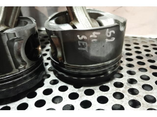 bontott OPEL ASTRA H Dugattyú