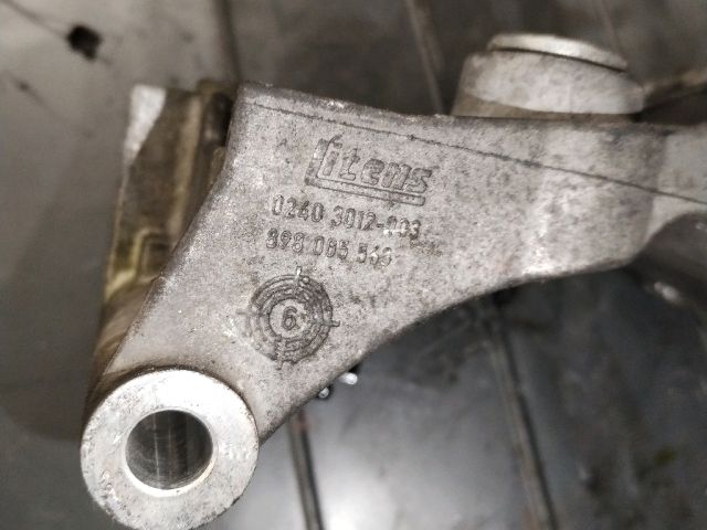 bontott OPEL ASTRA H Generátor Tartó Bak