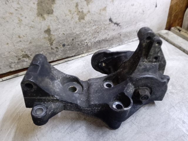 bontott OPEL ASTRA H Generátor Tartó Bak