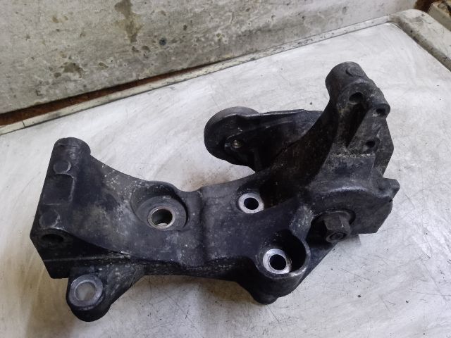 bontott OPEL ASTRA H Generátor Tartó Bak