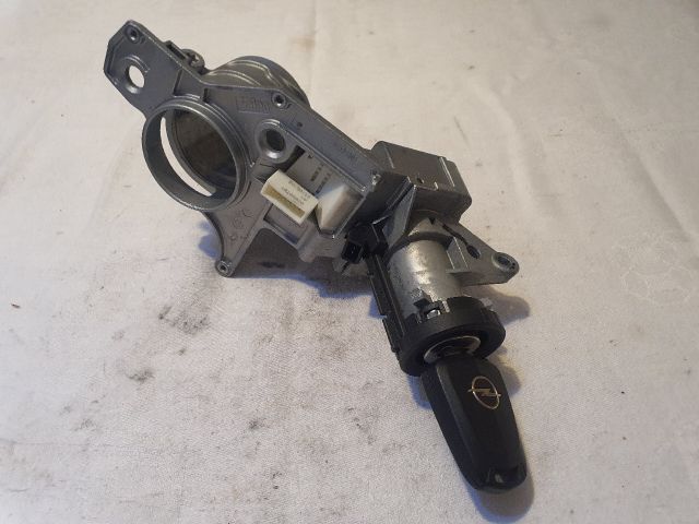 bontott OPEL ASTRA H Gyújtáskapcsoló Házzal