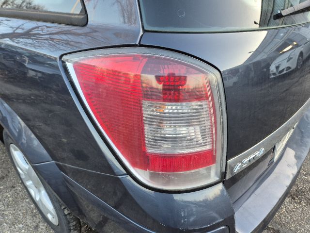 bontott OPEL ASTRA H Jobb első Gólyaláb (Lengécsillapító, Rugó)