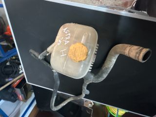 bontott OPEL ASTRA H Kiegyenlítő Tartály