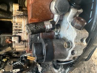 bontott OPEL ASTRA H Motor (Fűzött blokk hengerfejjel)