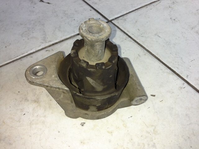 bontott OPEL ASTRA H Motor Tartó Bak (Pozíciófüggetlen)