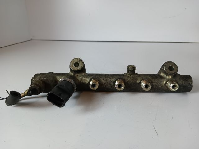 bontott OPEL ASTRA H Porlasztó Sor / Híd