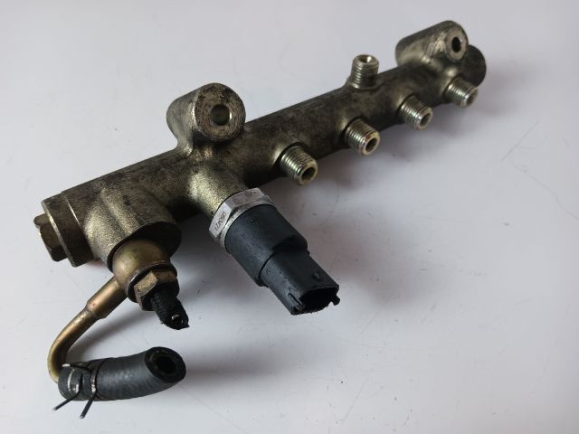 bontott OPEL ASTRA H Porlasztó Sor / Híd