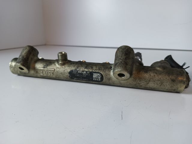 bontott OPEL ASTRA H Porlasztó Sor / Híd