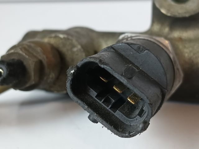 bontott OPEL ASTRA H Porlasztó Sor / Híd