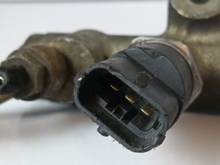 bontott OPEL ASTRA H Porlasztó Sor / Híd