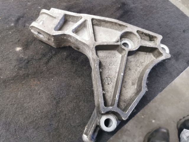 bontott OPEL ASTRA H Váltó Tartó Bak (Pozíciófüggetlen)