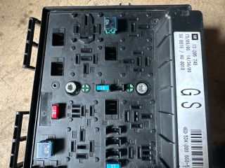 bontott OPEL ASTRA H Biztosítéktábla Motortér