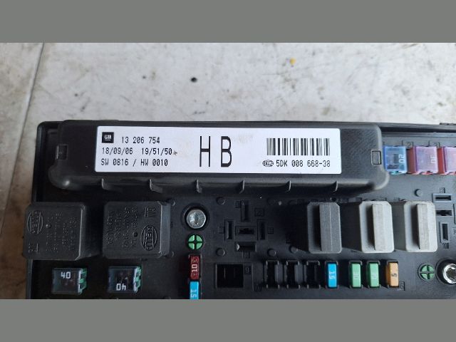 bontott OPEL ASTRA H Biztosítéktábla Motortér