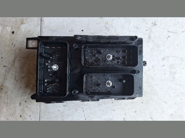 bontott OPEL ASTRA H Biztosítéktábla Motortér