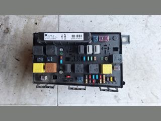 bontott OPEL ASTRA H Biztosítéktábla Motortér