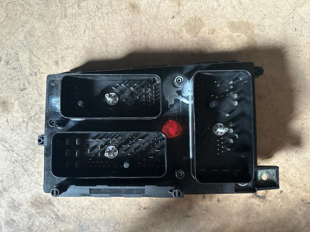 bontott OPEL ASTRA H Biztosítéktábla Motortér